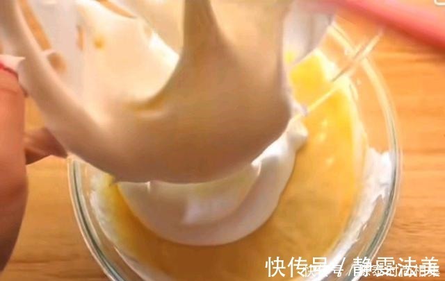 打发器|不用烤箱和打发器,也能做出蓬松渲染的蛋糕,慢妈教你做法零失败