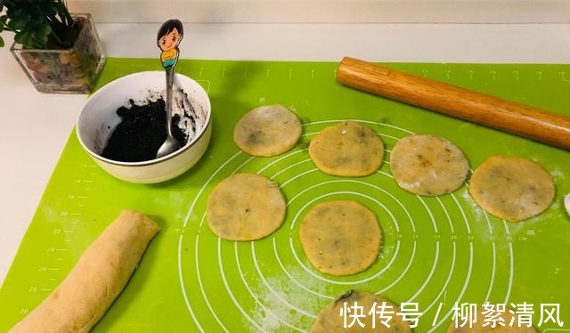 南瓜面包|南瓜这样做香甜绵软，做法简单，适合早晨赶时间的人！