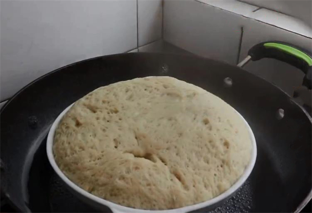 洗面|手把手教你做出陕西特色小吃凉皮的正宗做法,劲道爽滑不开裂