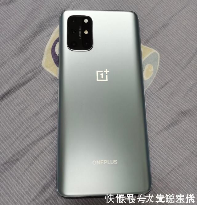 iphone|彻底被果粉莫名自信折服!我新入手的一加8T,却问我为何不选XS?