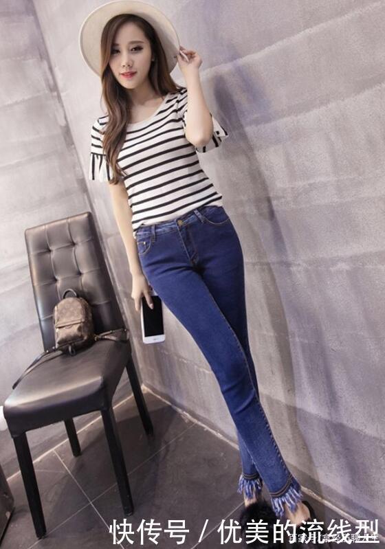 紧身牛仔裤，对身材具有很好的修饰作用，打造出曼妙身姿