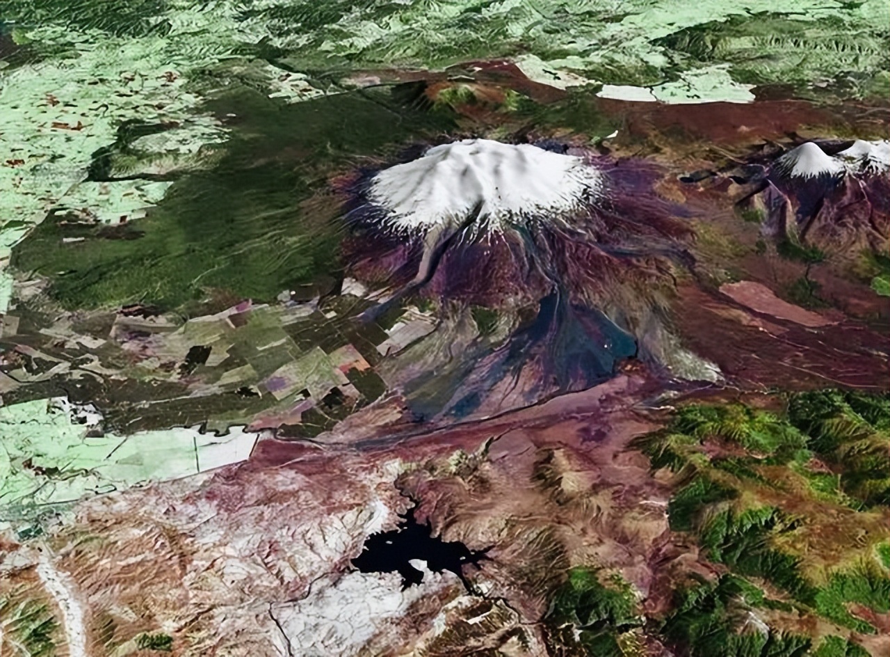 尼加拉瓜一火山喷发 羽流高度达2千米