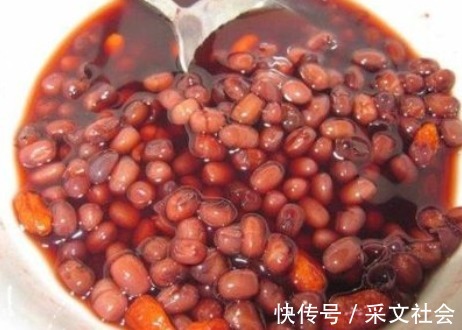 夏季|煮红豆,最忌泡好直接下锅煮!教你2招,8分钟快速出沙,颗颗开花