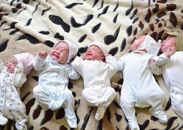 灵机|爸爸姓“杨”,喜得五胞胎,灵机一动起得佳名,上户口民警都称赞