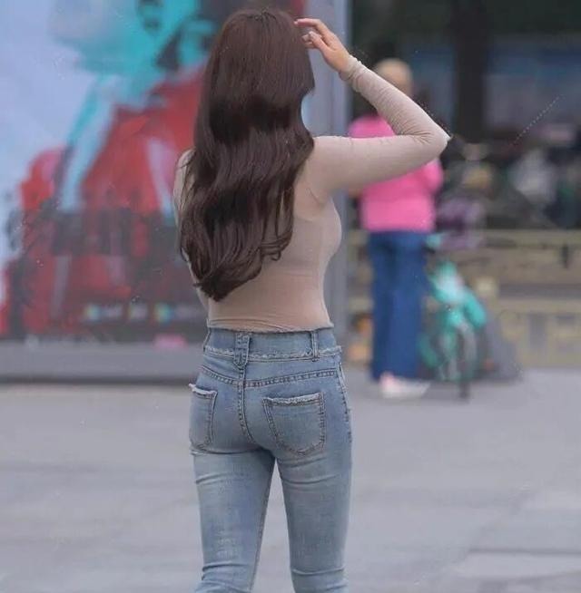 色轮 靓丽有型的打底裤,穿起来增高显瘦,舒适又显气质,大气自然