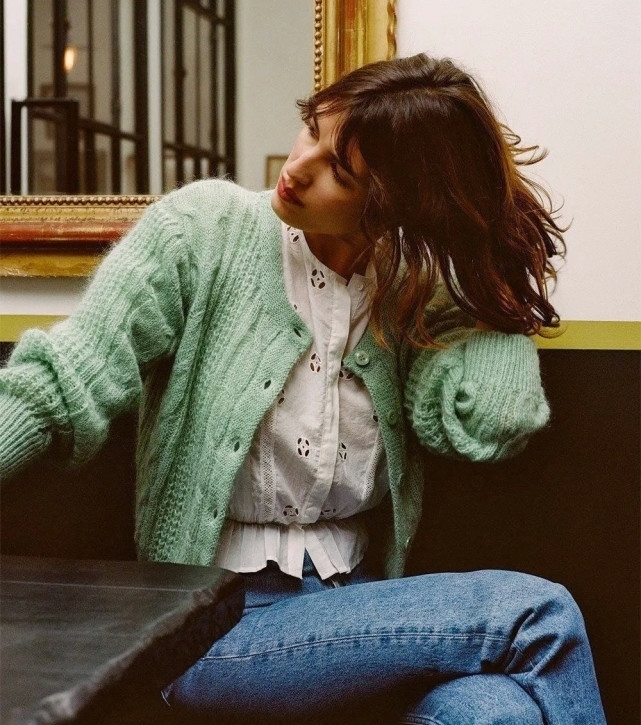 针织开衫过时?这三款简直不要太时髦