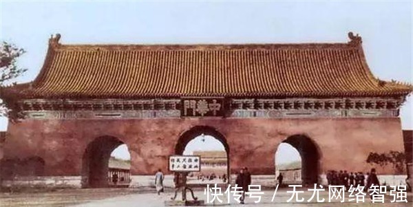 大清门!“中华门”的牌匾传了几百年,工人摘下后,才发现背面还有3个字