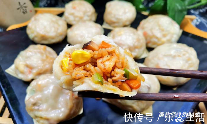 早餐|把剩米饭包进饺子皮里，出锅瞬间变美食，第一次见这种做法，真香