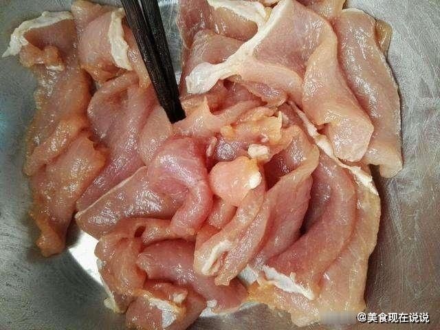 老伙夫透露：嫩炒黄牛肉时，多加这一步，牛肉炒不老，越炒越入味