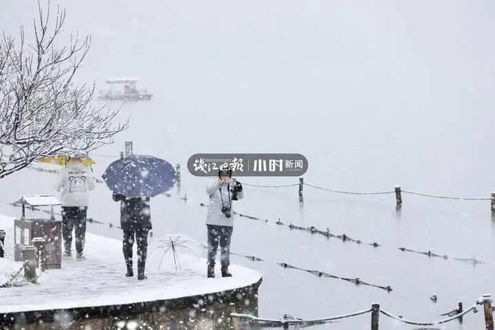 新闻记者|今天杭州人刷屏的“鹅毛大雪”，只是小到中雪？并非十年未见？真相来了