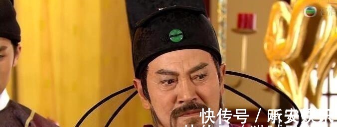 上联@宰相出上联“水底日为天上日”,书生回一下联,众人拍手叫好!