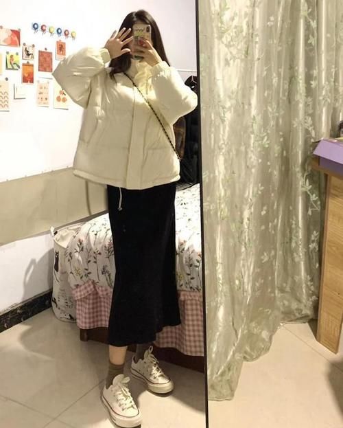 这个冬天，白色羽绒服才是最流行的，学会这样来搭，温暖还显瘦