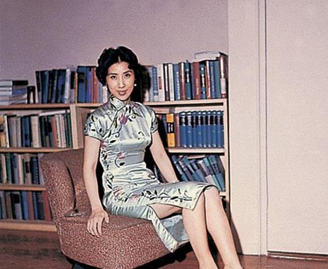 张灵甫的夫人王玉龄,我们前段时间介绍过此人的故事,貌美如花,而且