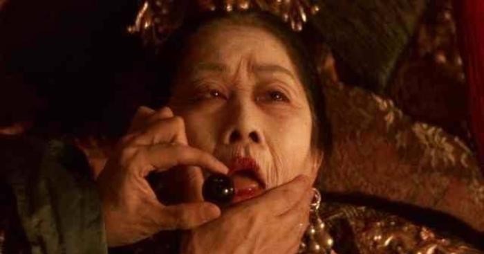 国宝|孙殿英盗慈禧墓，扒到1件贴身物，闻着臭烘烘扔了，如今是国宝