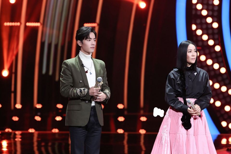 肖战救场《浪姐2》,参与成团夜直播比赛,网友:熬夜也去看!