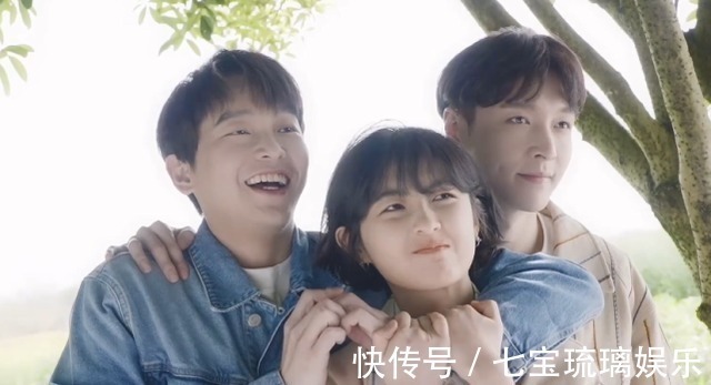 艺兴|张子枫排斥张艺兴拍兄妹照与彭昱畅很亲密,却当艺兴是背景墙