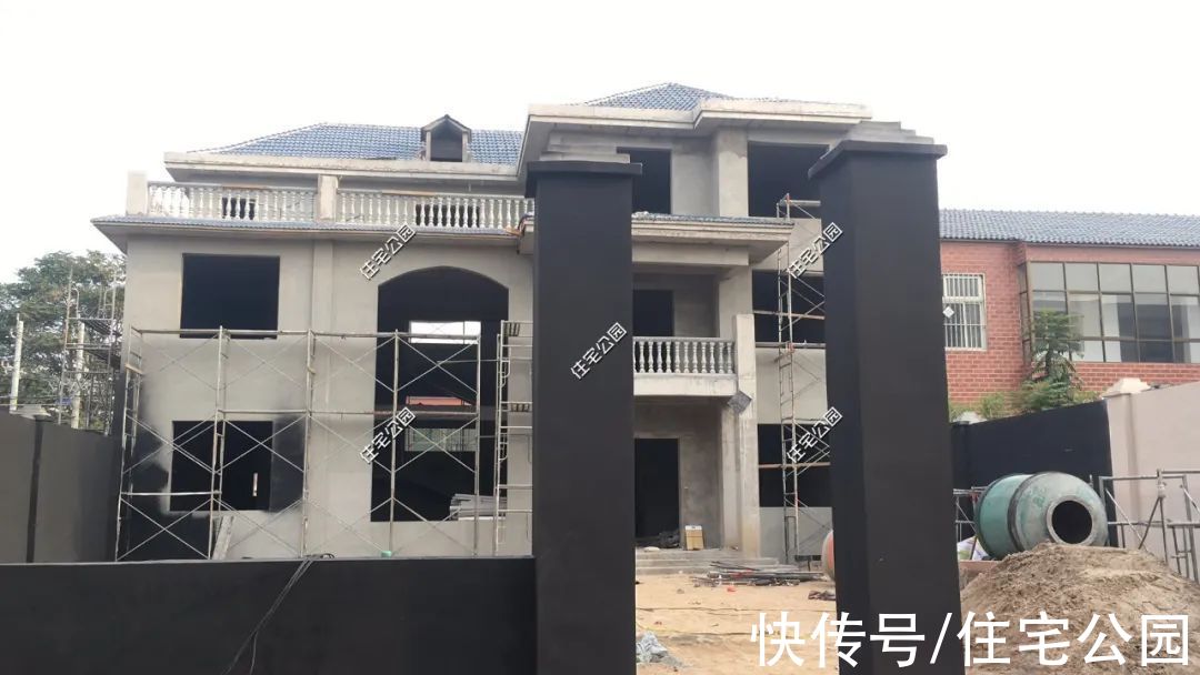 楼面|河南农村85万建三层别墅，比效果图还漂亮