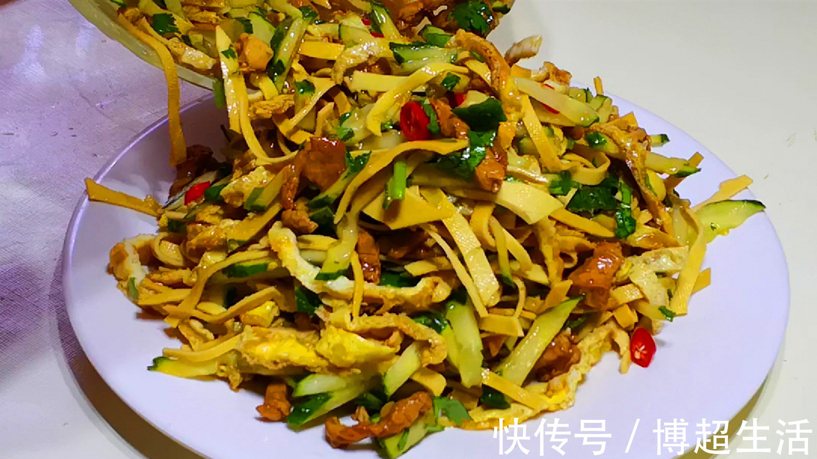 干豆腐|天热，最适合吃凉拌菜，6块钱一盘吃得起，5分钟就上桌，太香了