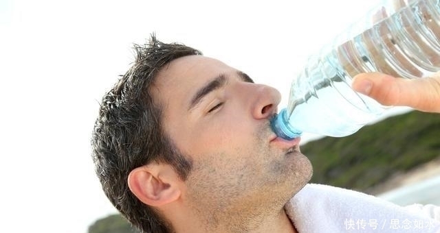  好不好|多喝水对身体好不好水喝多了会把肾累坏么来看看正确答案