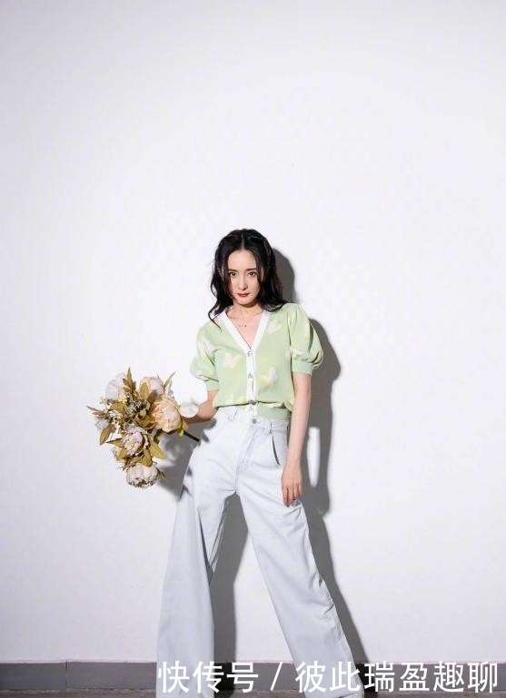 发型|女人过了50岁尽量少烫“大妈卷”,试试这5种发型,时髦显气质