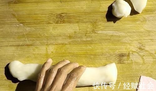 教你在家做糯米果,不煎不油炸,口感软糯,甜甜的好好吃