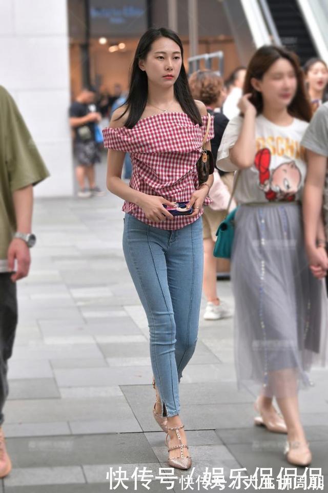 牛仔裤|三位小姐姐教你一种时髦洋气又暖和舒适的穿搭方法，快来学习吧