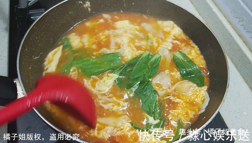 西红柿|面片新做法,根本不用擀面,一扯一拉就做好,鲜美可口太过瘾了