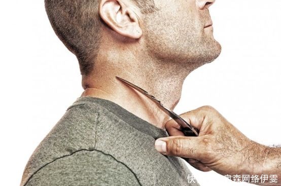 弯刀|电影《战狼》里造型别致的小弯刀，竟是源自东南亚收水果的镰刀