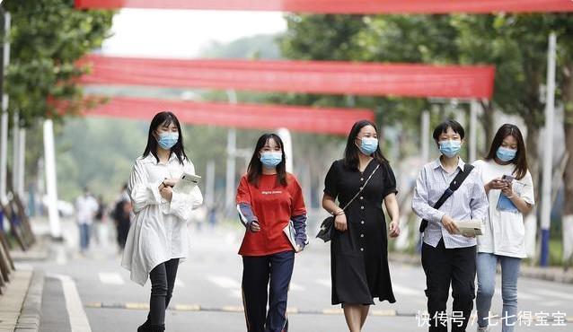 高校发布春季学期开学通知，不同年级的学生们，返校开学时间不同