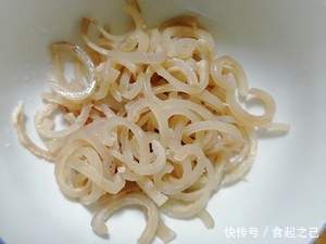 东北名菜—肉皮冻,调制醋蒜汁一口一个,老少皆宜