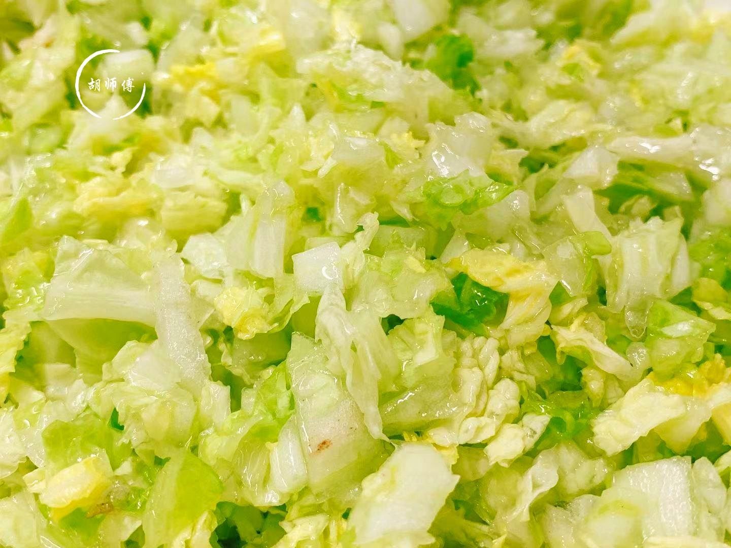 拌白菜肉馅时，最忌用盐杀白菜！学会饭店的做法，猪肉鲜香白菜嫩