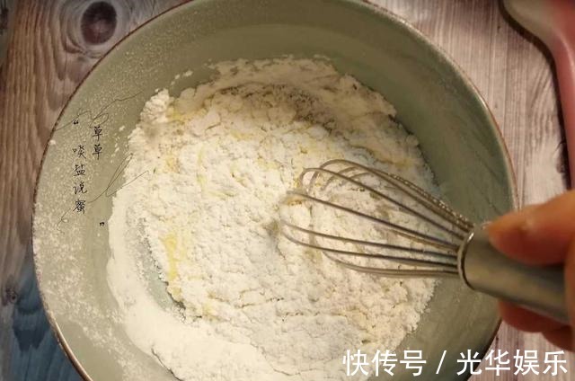 做什么蛋糕？蛋奶酥比蛋糕更容易上手，而且口味更香酥