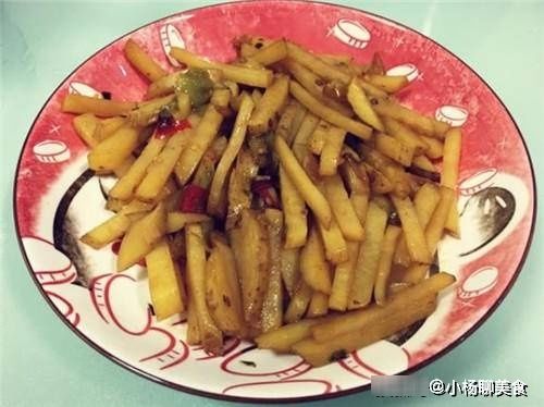 开胃|土豆别再切细丝，简单一切一炒，又酸又辣又开胃，拯救手残党