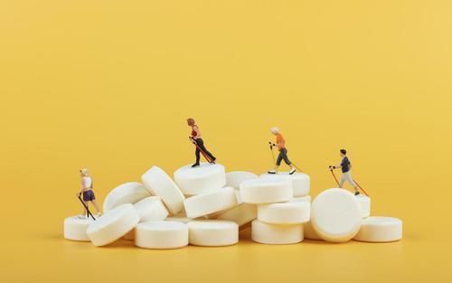 寒性食物|吃1次等于吃10个塑料袋!男童2年不长个,全因3种“毒晚餐”!