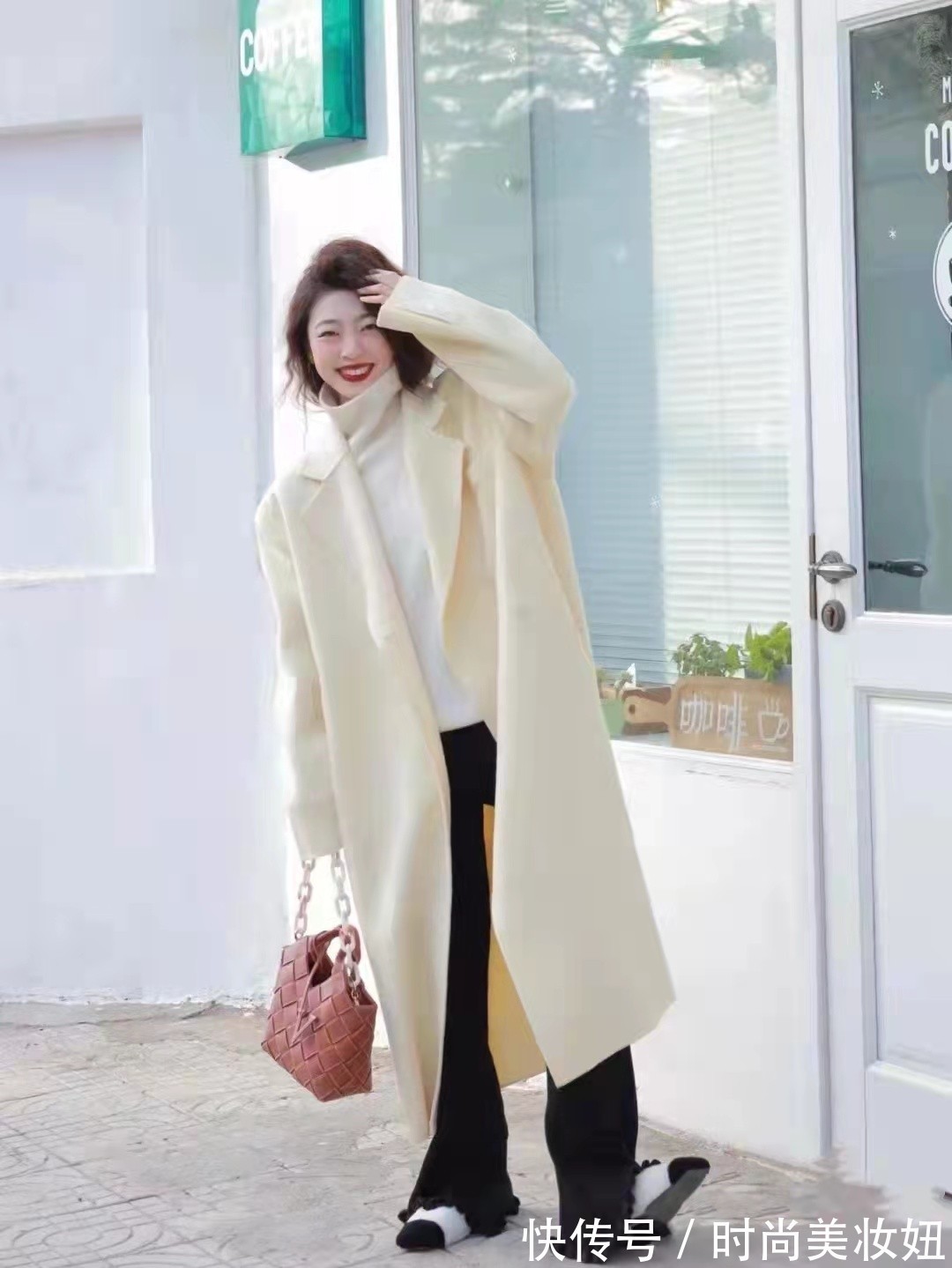 高领 “大衣+高领毛衣”太高级了,保暖又显气质,适合30、40岁的女人