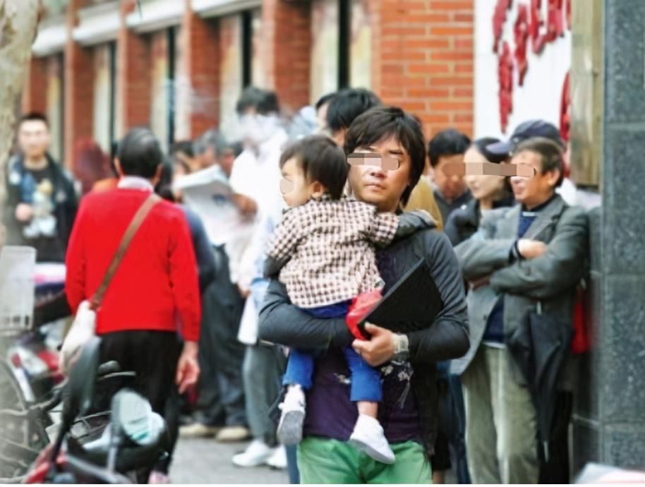 安稳|“宁可穷3年也要自己带娃”，为何3年过去后，父母却悔不当初