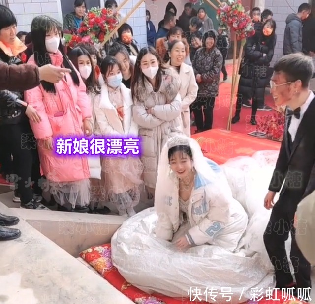 保护罩 不敢弄脏?河南一新娘给婚纱加上“保护罩”,称婚礼结束后要退货