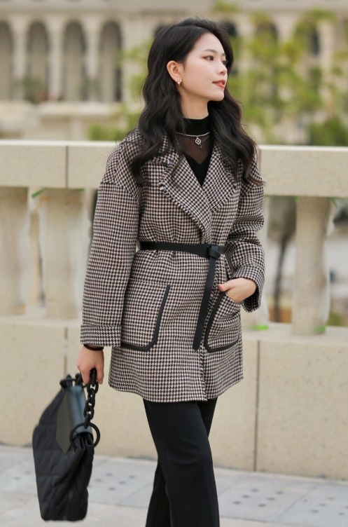 大长腿 格纹外套是今年冬季最飒单品,穿到明年也不过时,快来试试吧