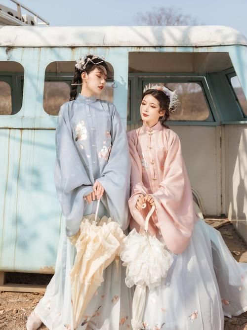 最近流行一种“初恋风”汉服，温柔又清新，直男看了也心动