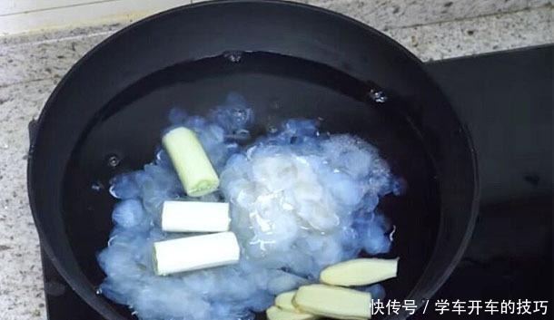 它是“天然骨胶原”,懂吃的视其为宝,可惜好多人把它当垃圾扔了!