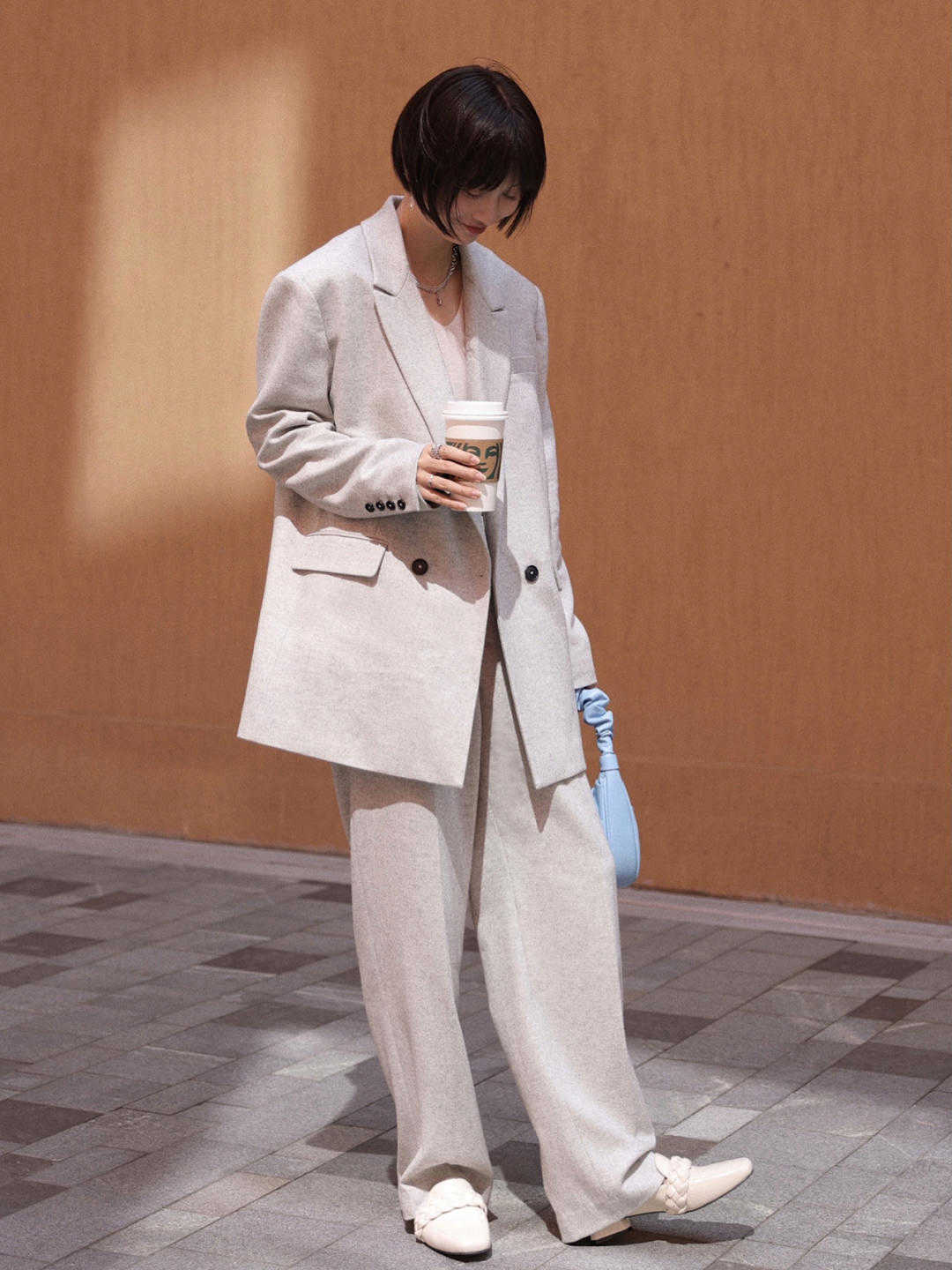 小白 “色彩小白”千万别错过燕麦灰,既有亮点又有辨识度,格调超大气