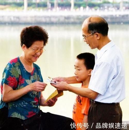 亲情|为啥说“隔代亲”是孩子最好的情感教育?没利益的亲情,得珍惜。