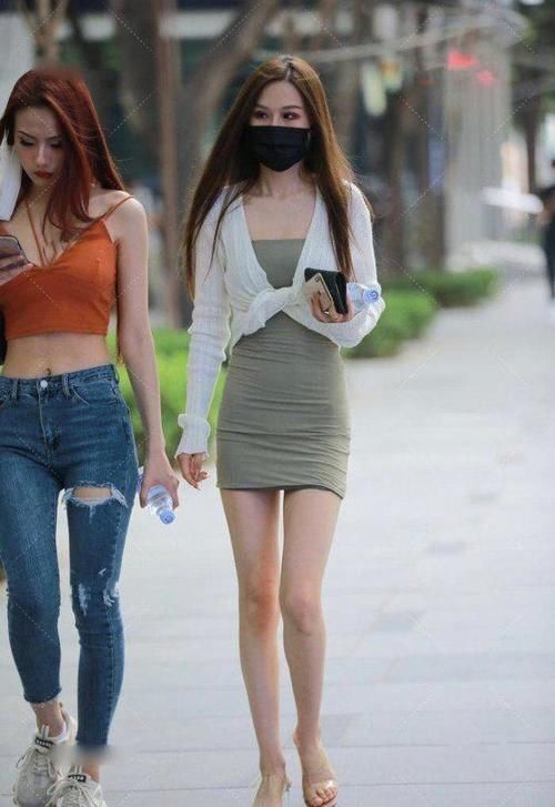 连衣裙 灰绿色连衣裙搭配防晒外套,简单时尚,美丽动人!