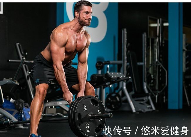 杠铃片|如何练厚背阔肌内侧?强化训练这4个动作,让你的背部肌肉更强壮