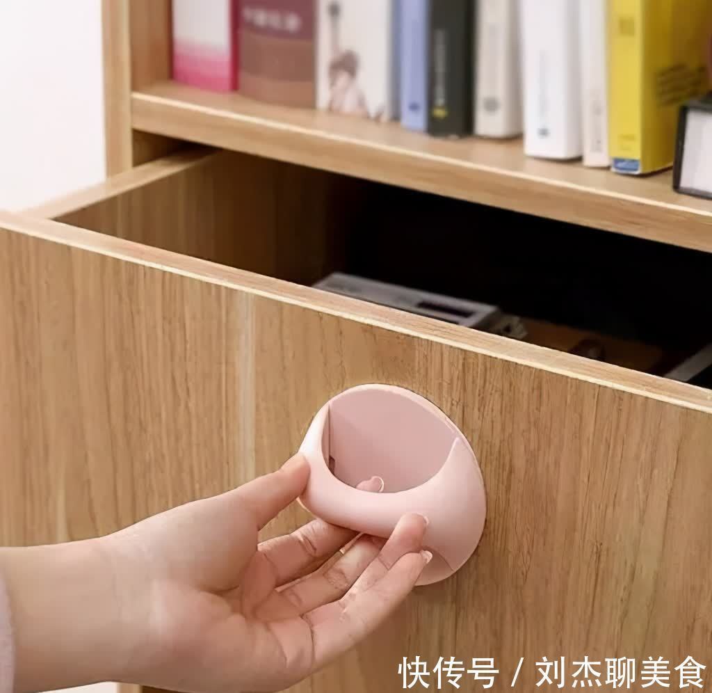 手残党|别再装“鸟笼式”防盗窗,如今流行这样装,安全防盗不遮光 !