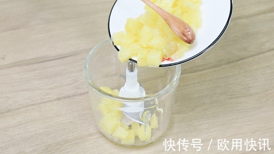 蛋黄|别等到娃不爱吃饭了才想起它!随手一做又香又脆,吃1次想3天