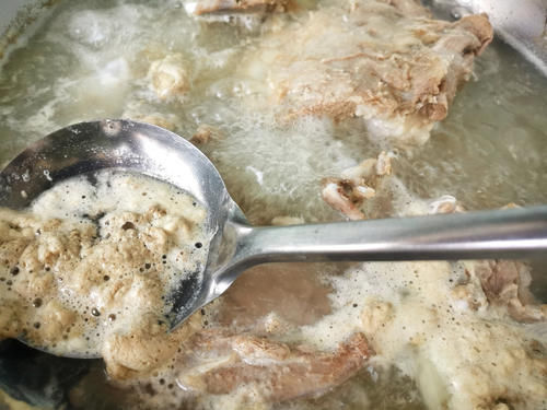 鲜美|煮羊肉汤,最忌讳放这调料,否则一锅肉都白煮了,汤不鲜美特难吃