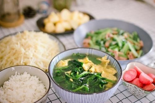 加上一些|天冷了,多给家里人喝此汤,简单煮一煮,营养极高,冬天要多喝它