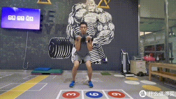 动作|健身成长手册 篇二十二：一对哑铃练遍全身肌群，14个哑铃健身动图，新手跟练起来