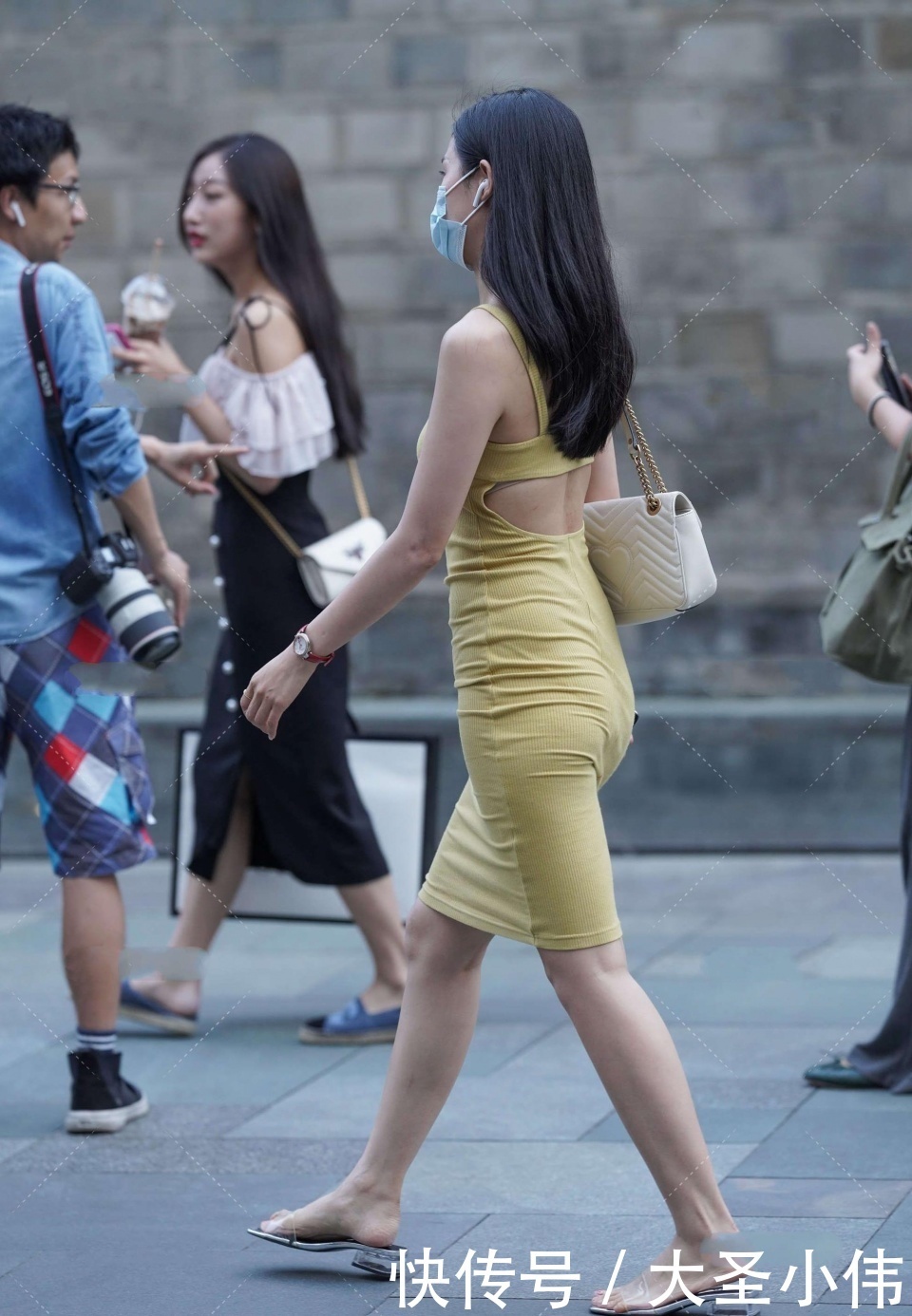 版型|美女街拍:姐姐的气质真是“仙女”!非常典型的瓜子脸,一看就是大家闺秀